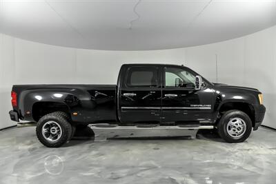 2011 GMC Sierra 3500 Denali   - Photo 14 - Joliet, IL 60435