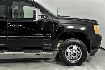 2011 GMC Sierra 3500 Denali   - Photo 15 - Joliet, IL 60435