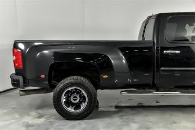 2011 GMC Sierra 3500 Denali   - Photo 13 - Joliet, IL 60435