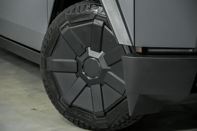 2024 Tesla Cybertruck - Photo 4 - Joliet, IL 60435