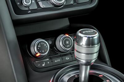 2012 Audi R8 5.2 quattro   - Photo 29 - Joliet, IL 60435