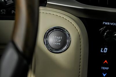 2018 Lexus LX 570 Three-Row-1 OWNER CLEAN CARFAX!   - Photo 32 - Joliet, IL 60435