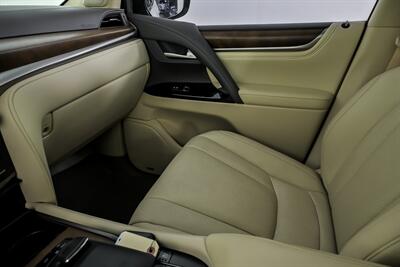 2018 Lexus LX 570 Three-Row-1 OWNER CLEAN CARFAX!   - Photo 38 - Joliet, IL 60435
