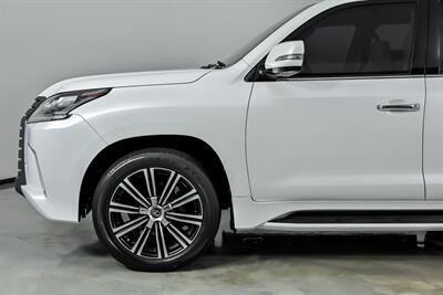 2018 Lexus LX 570 Three-Row-1 OWNER CLEAN CARFAX!   - Photo 7 - Joliet, IL 60435