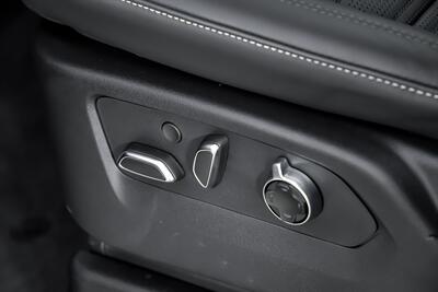 2025 Cadillac Escalade-V   - Photo 28 - Joliet, IL 60435