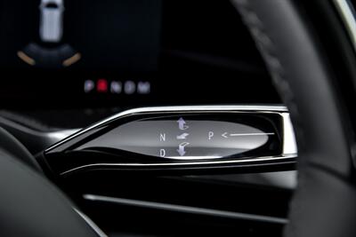 2025 Cadillac Escalade-V   - Photo 37 - Joliet, IL 60435