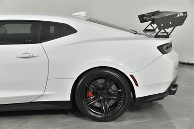 2018 Chevrolet Camaro ZL1 1LE   - Photo 9 - Joliet, IL 60435