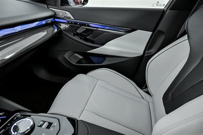 2025 BMW M5 Touring   - Photo 38 - Joliet, IL 60435