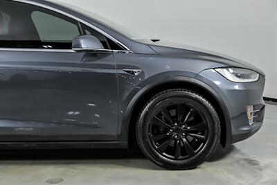 2018 Tesla Model X 75D   - Photo 15 - Joliet, IL 60435