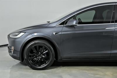2018 Tesla Model X 75D   - Photo 7 - Joliet, IL 60435