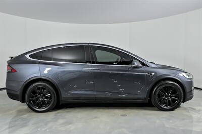 2018 Tesla Model X 75D   - Photo 14 - Joliet, IL 60435