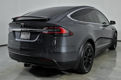 2018 Tesla Model X 75D   - Photo 12 - Joliet, IL 60435