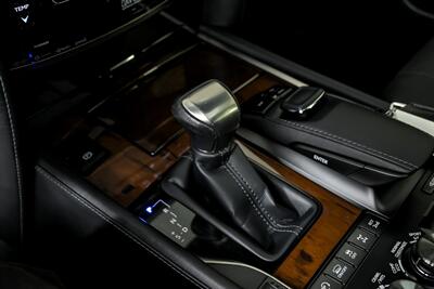 2017 Lexus LX 570   - Photo 37 - Joliet, IL 60435