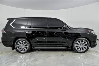 2017 Lexus LX 570   - Photo 14 - Joliet, IL 60435