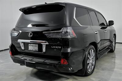 2017 Lexus LX 570   - Photo 12 - Joliet, IL 60435