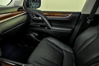 2017 Lexus LX 570   - Photo 39 - Joliet, IL 60435