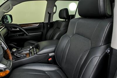 2017 Lexus LX 570   - Photo 22 - Joliet, IL 60435