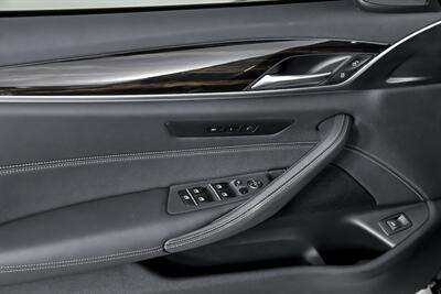 2021 BMW 5 Series 530i xDrive   - Photo 18 - Joliet, IL 60435