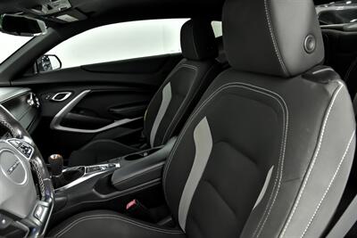 2018 Chevrolet Camaro SS   - Photo 23 - Joliet, IL 60435