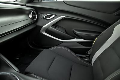 2018 Chevrolet Camaro SS   - Photo 37 - Joliet, IL 60435