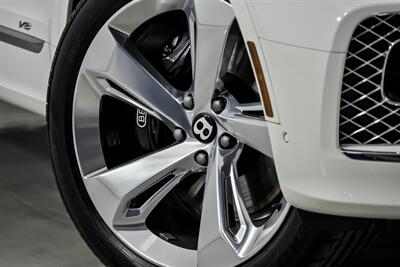 2022 Bentley Bentayga V8 - Photo 4 - Joliet, IL 60435