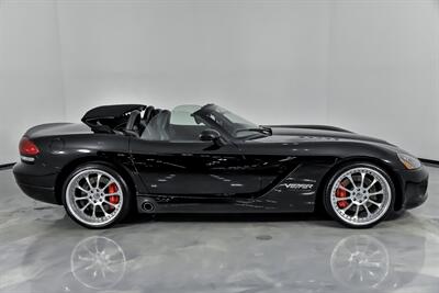 2006 Dodge Viper SRT-10   - Photo 14 - Joliet, IL 60435