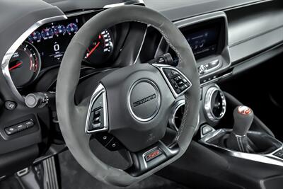 2021 Chevrolet Camaro LT1   - Photo 23 - Joliet, IL 60435