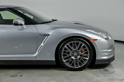 2016 Nissan GT-R Premium-BONE STOCK-SHOWROOM QUALITY!   - Photo 15 - Joliet, IL 60435