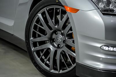 2016 Nissan GT-R Premium-BONE STOCK-SHOWROOM QUALITY!   - Photo 4 - Joliet, IL 60435