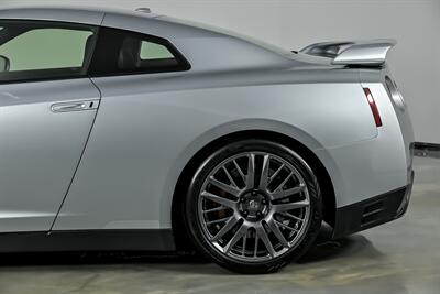 2016 Nissan GT-R Premium-BONE STOCK-SHOWROOM QUALITY!   - Photo 9 - Joliet, IL 60435