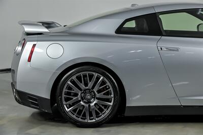 2016 Nissan GT-R Premium-BONE STOCK-SHOWROOM QUALITY!   - Photo 13 - Joliet, IL 60435