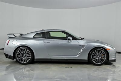 2016 Nissan GT-R Premium-BONE STOCK-SHOWROOM QUALITY!   - Photo 14 - Joliet, IL 60435