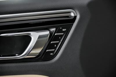 2022 Porsche Macan -1 OWNER & CLEAN CARFAX   - Photo 19 - Joliet, IL 60435