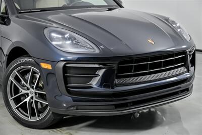 2022 Porsche Macan -1 OWNER & CLEAN CARFAX   - Photo 3 - Joliet, IL 60435