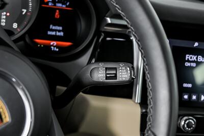 2022 Porsche Macan -1 OWNER & CLEAN CARFAX   - Photo 32 - Joliet, IL 60435