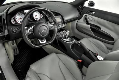 2012 Audi R8 5.2 quattro Spyder   - Photo 24 - Joliet, IL 60435