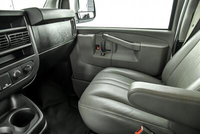 2019 Chevrolet Express 2500   - Photo 30 - Joliet, IL 60435