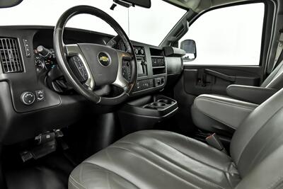 2019 Chevrolet Express 2500   - Photo 19 - Joliet, IL 60435