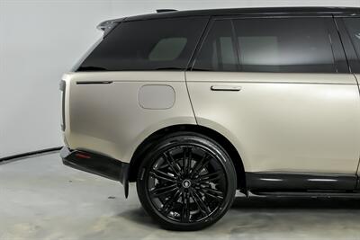 2025 Land Rover Range Rover P530 Autobiography LWB - Photo 13 - Joliet, IL 60435