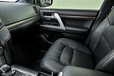 2020 Toyota Land Cruiser Heritage Edition - Photo 37 - Joliet, IL 60435