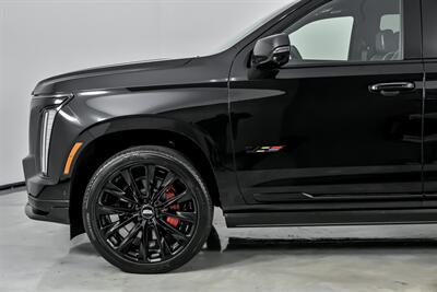 2025 Cadillac Escalade-V   - Photo 7 - Joliet, IL 60435