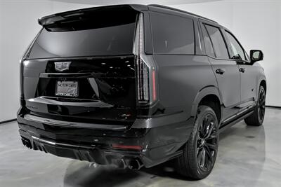 2025 Cadillac Escalade-V   - Photo 12 - Joliet, IL 60435