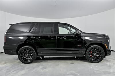 2025 Cadillac Escalade-V   - Photo 14 - Joliet, IL 60435