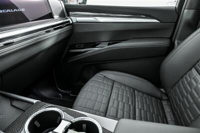2025 Cadillac Escalade-V   - Photo 39 - Joliet, IL 60435