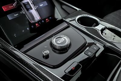 2025 Cadillac Escalade-V   - Photo 38 - Joliet, IL 60435