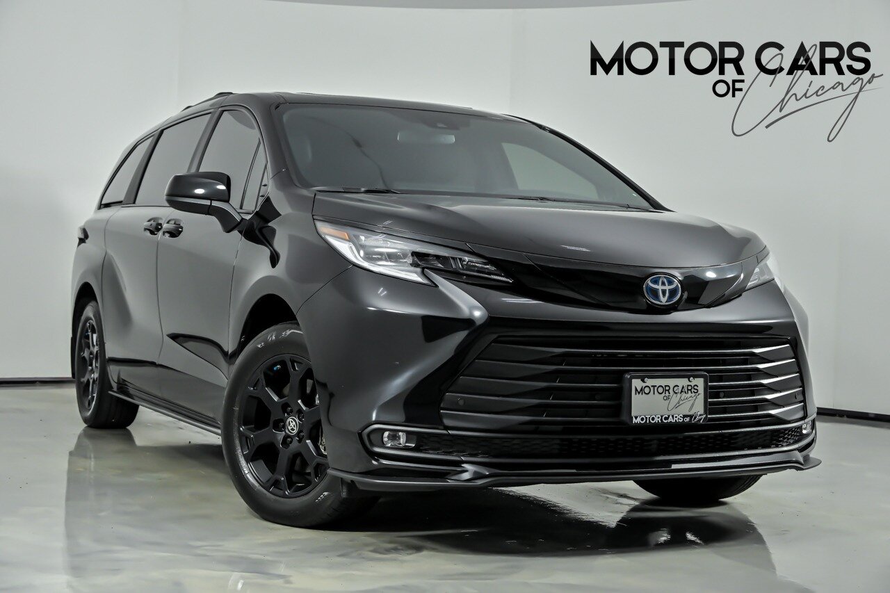 2025 Toyota Sienna Woodland Edition Hybrid AWD's photo