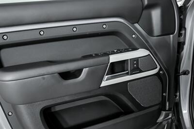 2021 Land Rover Defender 110 X-Dynamic HSE   - Photo 18 - Joliet, IL 60435