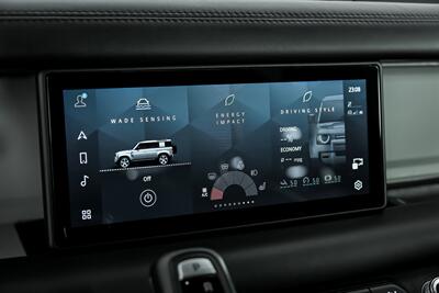 2021 Land Rover Defender 110 X-Dynamic HSE   - Photo 38 - Joliet, IL 60435