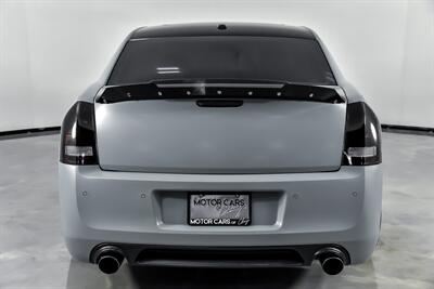 2012 Chrysler 300 SRT8   - Photo 11 - Joliet, IL 60435