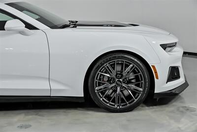 2023 Chevrolet Camaro ZL1   - Photo 15 - Joliet, IL 60435
